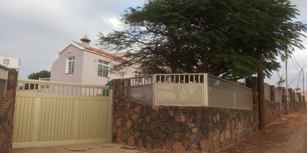 Una casa, Vega de Tetir